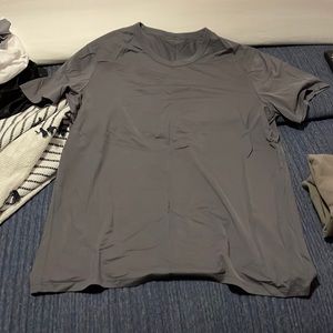 Mens Lululemon short sleeve shirt